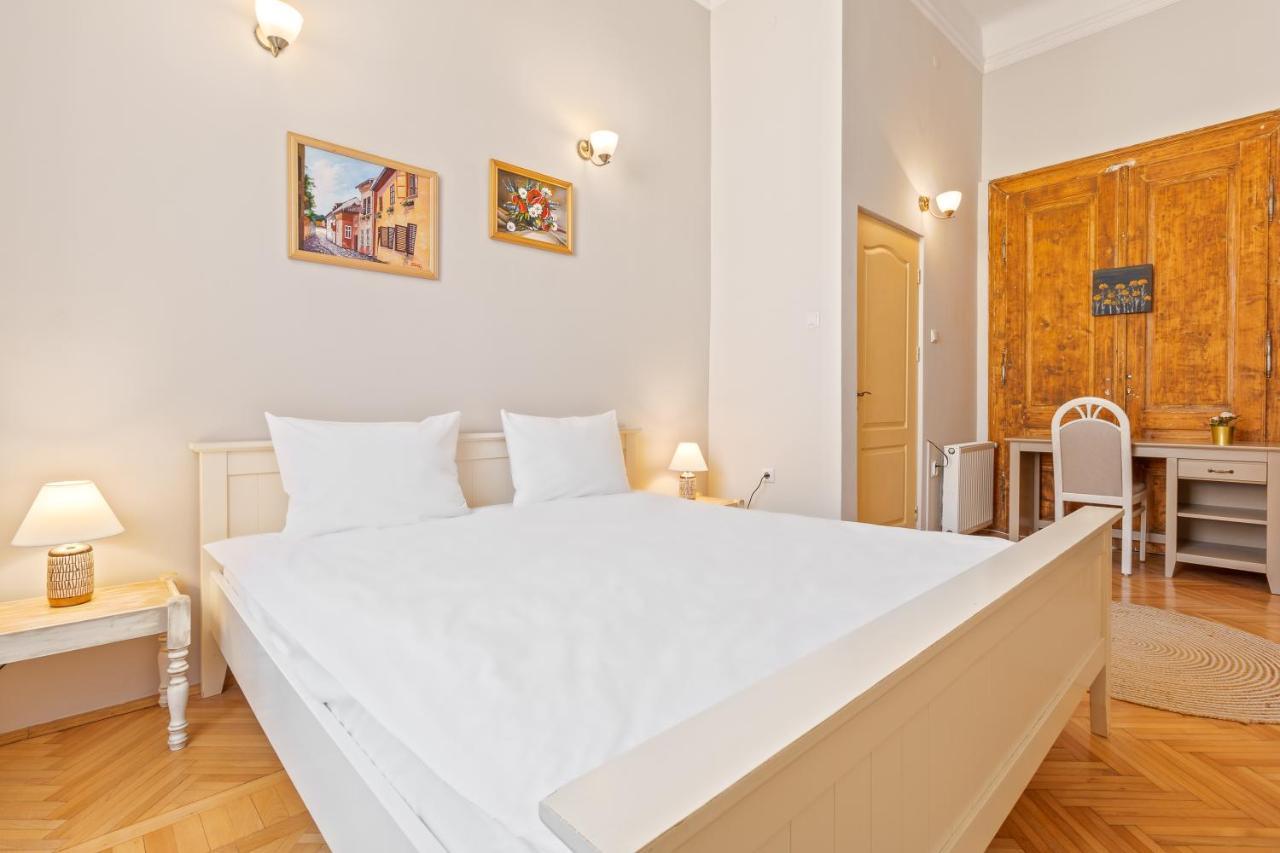 Elle Home Oradea Exterior photo